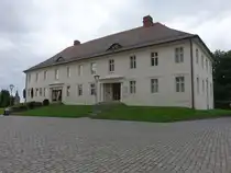 Havelberg, Domschule am Domplatz, erbaut von 1804 bis 1805 im klassizistischen Stil (06.07.2025)