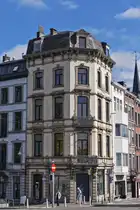 Ein weitere Eckhaus an dem Pont des Arches in L�ttich. 09.2025