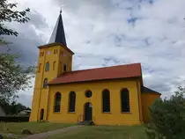 Senzke, evangelische Kirche, Putzbau mit Westturm, erbaut 1857 (08.07.2025)