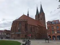 Stendal, St. Marien Kirche, sp�tgotische Hallenkirche aus dem 14. Jahrhundert (09.07.2025)