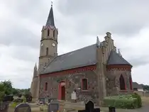 Plessow, evangelische Kirche, erbaut von 1866 bis 1870, neugotischer Feldsteinbau (10.07.2025)