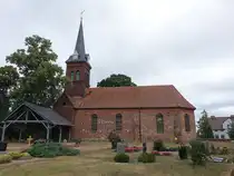Schmerzke, evangelische Kirche, erbaut 1714, Kirchturm von 1890 (10.07.2025)