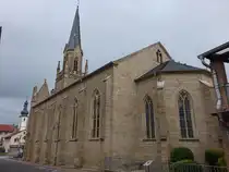 Staudernheim, evangelische Kirche, neugotischer Saalbau erbaut 1870 (26.07.2025)