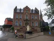 Rheinb�llen, Rathaus am Markt, neugotischer Backsteinbau von 1873 (27.07.2025)