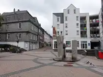Simmern, Brunnen und H�user am Marktplatz (27.07.2025)