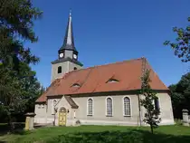 Neuenhofe, evangelische St. Trinitatis Kirche, erbaut 1564, Kirchturm erneuert von 1924 bis 1925 (11.08.2025)