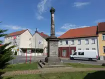 Bismark, Kriegerdenkmal in der Breiten Stra�e (12.08.2025)