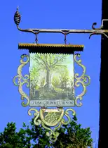 Ungersheim, ECO-Museum, historisches Wirtshausschild  Zum gr�nen Baum , aus dem Elsa�, Mai 2025