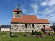 Schorstedt, evangelische Kirche, romanische Feldsteinkirche aus dem 13. Jahrhundert (12.08.2025)