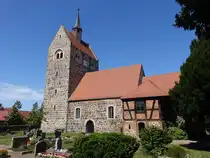 Uenglingen, evangelische St. Georg Kirche, romanische Feldsteinkirche aus dem 12. Jahrhundert (12.08.2025)