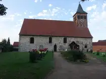 Berge, evangelische Kirche, langestreckte Saalkirche mit Fachwerkturm, erbaut im 15. Jahrhundert (13.08.2025)