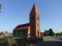 Cheinitz, evangelische Kirche, romanische Feldsteinkirche, Kirchturm erbaut 1907 (13.08.2025)