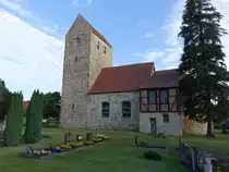 Engersen, evangelische Kirche, sp�tromanischer Feldsteinbau aus dem Beginn des 13. Jahrhunderts (13.08.2025)