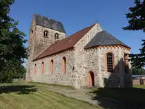 Packebusch, evangelische Kirche, sp�tromanische Feldsteinkirche mit Westquerturm von 1900 (13.08.2025)