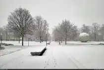 Neues Jahr, neuer Schnee: wei�e B�nke und gezuckerter  Mond  auf der Herrenbreite – einem zentral gelegenen Park in Aschersleben.

🕓 9.1.2025 | 15:51 Uhr