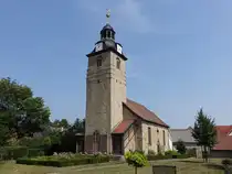 Eimersleben, evangelische St. Petri Kirche, Kirchturm 12. Jahrhundert, Kirchenschiff erbaut von 1712 bis 1715  im Stil des Barock durch Matthias List und Nikolaus V�lker (15.08.2025)