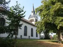Grasleben, evangelische St. Maria Kirche, Hallenkirche mit Westturm, erbaut 1830, Kirchturm von 1904 (15.08.2025)