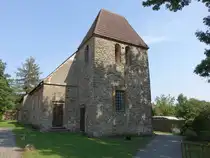 Gutskirche Gro� Bartensleben, erbaut um 1200 aus Bruchsteinen, Kirchturm 13. Jahrhundert, Kirchenschiff 1530 nach Osten erweitert (15.08.2025)