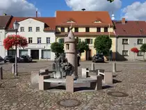 Uebigau, Koblik Brunnen und Rathaus am Marktplatz (07.09.2025)