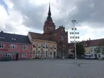Golssen, Rathaus am Markt, erbaut von 1904 bis 1906 nach Pl�nen des Baurates Tieffenbach (08.09.2025)