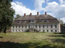 Kasel-Golzig, klassizistisches Schloss, erbaut im 18. Jahrhundert  vom Grundbesitzer Friedrich Carl Leopold Reichsgraf zu 
Solms-Baruth (08.09.2025)