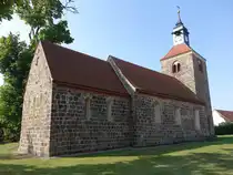Schlenzer, evangelische Kirche, Feldsteinkirche erbaut im 13. Jahrhundert, Westturm 15. Jahrhundert (09.09.2025)