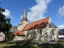 Ingeleben, evangelische St. Nicolai Kirche, romanische Saalkirche aus geschl�mmten Bruchsteinmauerwerk, Kirchturm ernauert 1744 (12.09.2025)