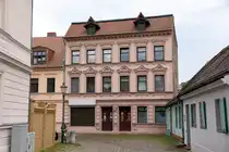 BRANDENBURG an der Havel, 29.09.2023, Blick auf ein restauriertes Wohnhaus in einer Stichstra�e der M�hlenhofstra�e