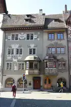 STEIN am Rhein (Kanton Schaffhausen), 20.09.2024, links das Haus Hirschen, rechts das Haus Krone am Rathausplatz