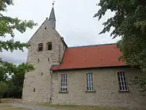 Osterlinde, evangelische St. Georg Kirche, Kirchturm 15. Jahrhundert, Kirchenschiff erbaut bis 1782 (13.09.2025)