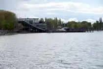 BREGENZ (Vorarlberg), 25.04.2025, Blick �ber den Bodensee zur Seeb�hne