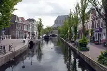 DELFT (Zuid-Holland), 01.06.2025, Blick von der Choorstraat �ber den Vrouwjuttenlandkanal auf den hinteren Teil der Nieuwe Kerk