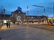 Feierabendstimmung am Hauptbahnhof in Mannheim. Aufgenommen am ungem�tlich kalten 20. Februar 2026 um 17:25 Uhr. 