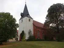 Dungelbeck, evangelische St. Johannis Kirche, erbaut im 12. Jahrhundert, Langhaus von 1885 (15.09.2025)