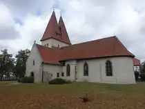 Lehre, evangelische Hl. Kreuz Kirche, romanische Saalkirche, Chor im 15. Jahrhundert erweitert (16.09.2025)