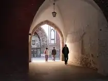 Der Eingang zum Rathaus von Stralsund am 13.09.2010. Erbaut wurde dieses Geb�ude im Stil der norddeutschen Backsteingotik zu Beginn des 13. Jahrhunderts mit stetigen An- und Umbauten bis in das 20. Jh. 