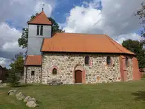 Darrigsdorf, evangelische St. Gabriel Kirche, gotische Feldstein-Saalkirche, erbaut um 1400, Fachwerk Westturm erbaut 1782  (17.09.2025)