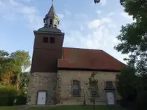 Meinersen, evangelische St. Georg Kirche, Saalkirche aus Bruchsteinen erbaut 1779 (17.09.2025)