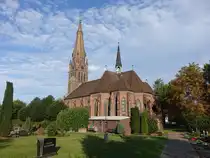 Hagenburg, evangelische St. Nicolai Kirche, erbaut von 1869 bis 1871 durch Conrad Wilhelm Hase (20.09.2025)