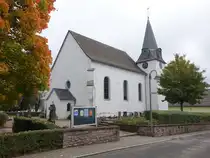 Geisfeld, Pfarrkirche St. Maria Rosenkranzk�nigin, erbaut von 1753 bis 1754 (09.10.2025)