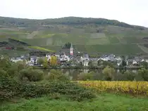 Ausblick auf Merl mit Kirchturm der alten St. Jacobus Kirche (11.10.2025)