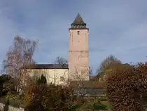 Kyllburg, 23 Meter hoher Bergfried der Burg, erbaut ab 1239 (06.11.2025)