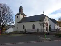 Sefferweich, Pfarrkirche St. Johannes Baptist, erbaut 1787, Kirchenschiff verl�ngert 1908 (06.11.2025)