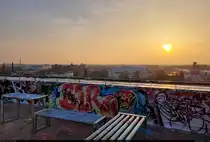 Urbane Abendstimmung: Auf der Aussichtsplattform des Alten R�ucherturms kann u. a. der stark gewerblich genutzte Westen der Stadt Dessau betrachtet werden.
Leider ist dieser Blick so nicht mehr m�glich, denn der Turm wurde nur drei Monate nach Aufnahmezeitpunkt gesperrt. Grund sollen anhaltende Besch�digungen sein. Wie lange die Sperrung dauert, ist unklar.

🕓 8.3.2025 | 17:22 Uhr