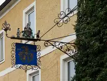 Wirtshausschild am nun geschlossen, historischen, Kellerbr�ugasthof in Ried i.I.; 260330