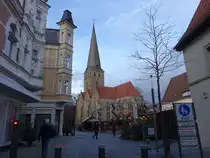 Herford, evangelische St. Johannis Kirche am Neuen Markt, erbaut ab 1220 (08.12.2025)