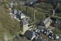 Blick aus dem Panoramaaufzug Pfaffenthal auf Teile der Festungsmauer mit den Vauban T�rmen, dem Eichertor im Vordergrund, und dem Siechentor, Port des Bons malades, die Verbindungsbr�cke wird B�inchen genannt. 01.04.2025