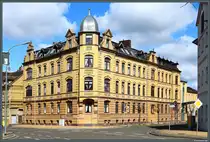 Ein sch�nes Gr�nderzeithaus mit gelber Klinkerfassade steht an der Bitterfelder Stra�e in Delitzsch. (29.03.2026)