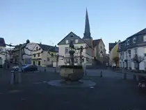 Kaiseresch, Depeschenreiterbrunnen und H�user in der Koblenzer Stra�e (25.12.2025)