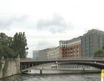 Berlin-Spree, Spreebr�cke und neubauten, Sommer 2007